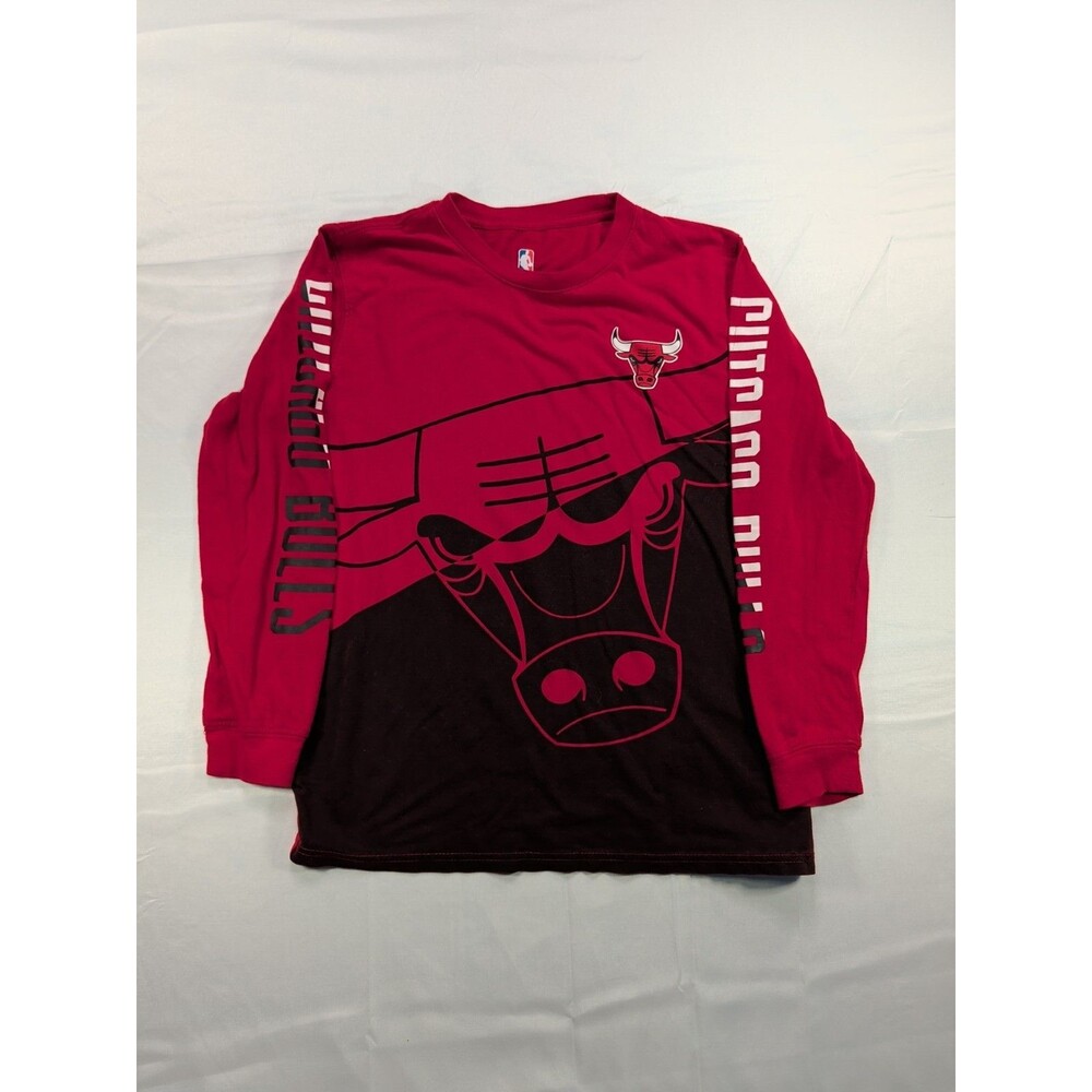 NBA Boy's Youth XL (18-20) Chicago Bulls Logo Spell Out Arms Red Long Sleeve Tee